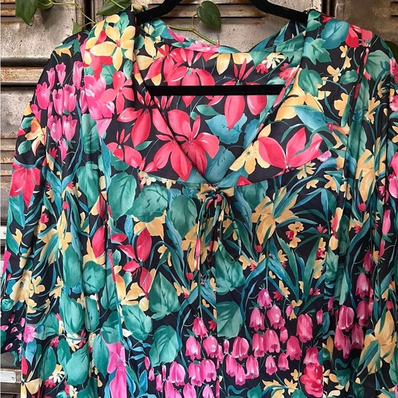 Floral house Dress - Picture 7 of 8